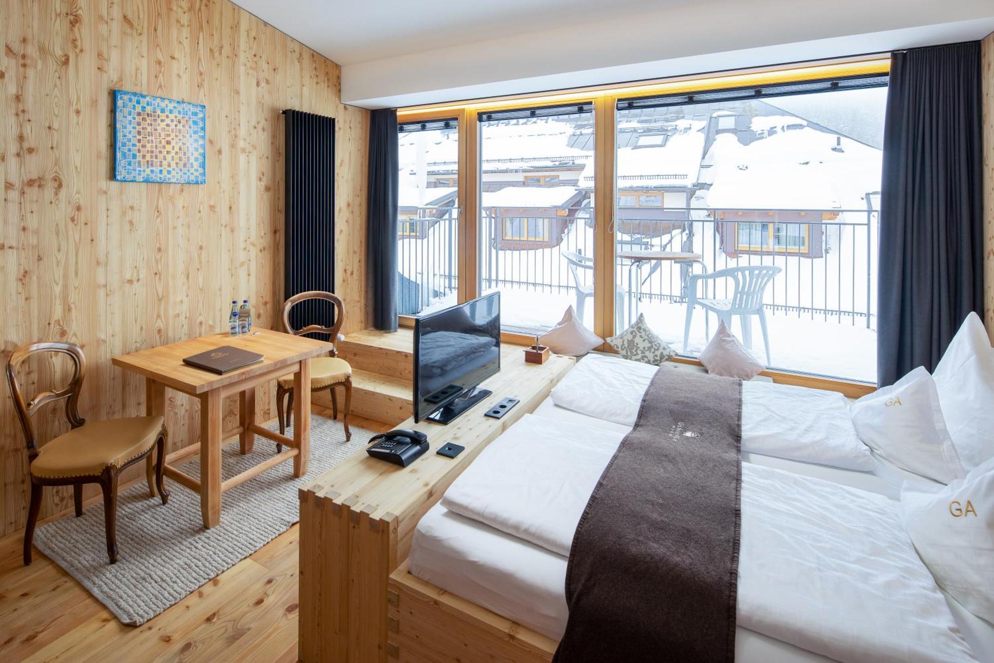 Hotel Goldener Adler - Im Sommer Silvretta Card Premium Inkludiert Ischgl Eksteriør bilde